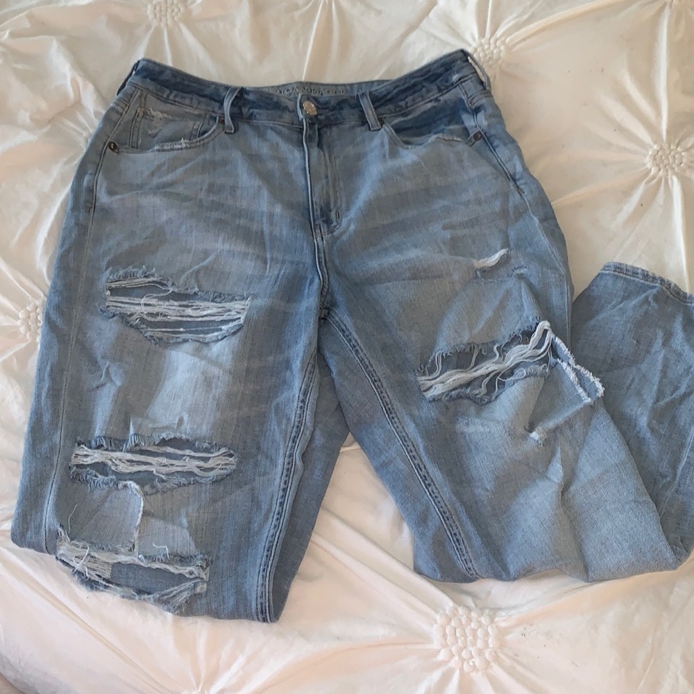 American Eagle Ripped Hi-Rise Tom Girl Jeans